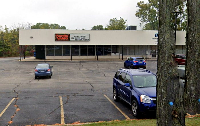Family Video - Grand Rapids - 1954 Fuller Ave Ne (newer photo)